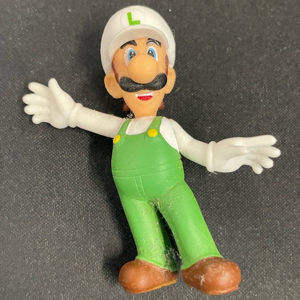 Luigi white hat Super Mario Bros figurine plastic Green and White